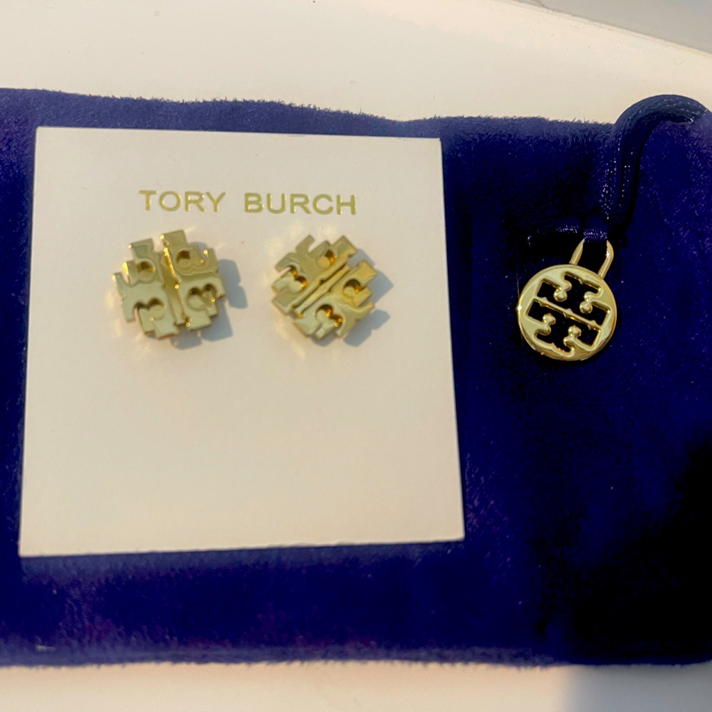 NWT Tory Burch T Logo stud Earring
